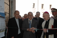 21 giugno 2008. Il vescovo e il sindaco al taglio del nastro.
